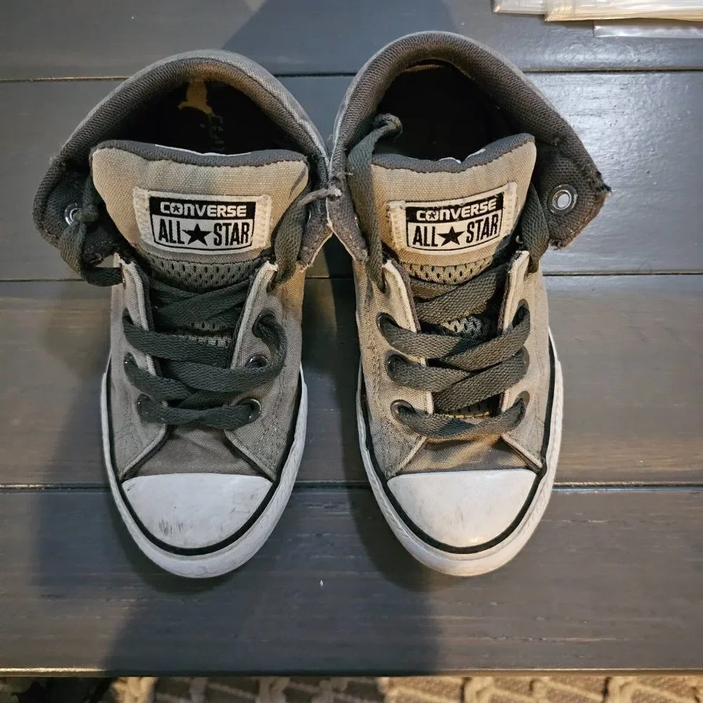 Converse Boy's Silver & Charcoal Chuck Taylor All Star Axel Old Sneaker Size 1